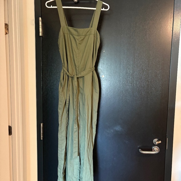 Uniqlo jumpsuit - Picture 1 of 3